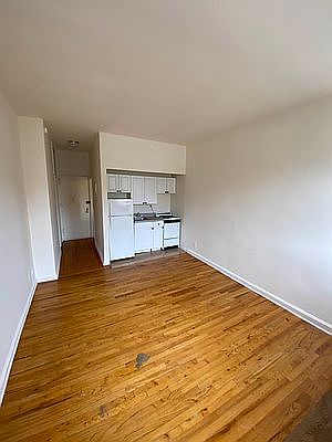 2nd image of 118 W 83rd St APT 4