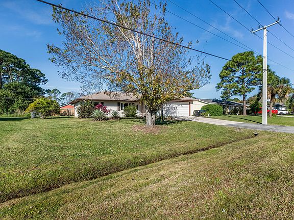 3rd image of 520 Jupiter Blvd NW