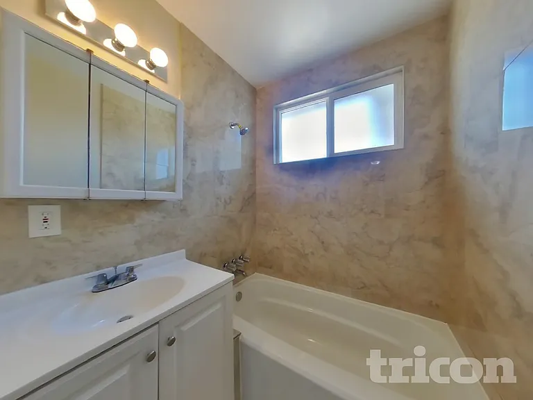 1126 W Ovington St — Photo 15