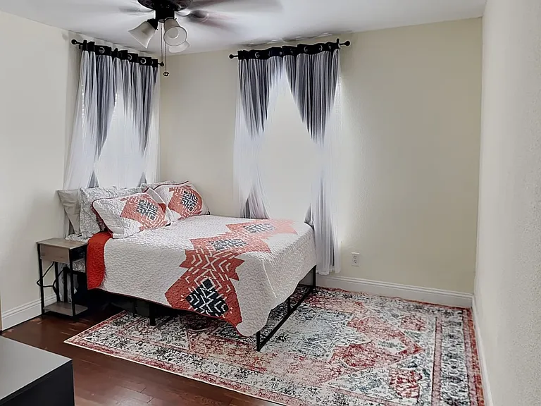 4705 Selkirk Dr — Photo 12