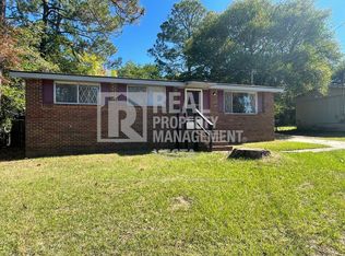618 Cedarwood Dr, Bonaire, GA 31005
