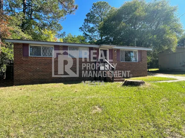 618 Cedarwood Dr, Bonaire, GA 31005