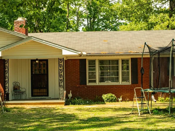 136 Berry St, Camden, TN 38320