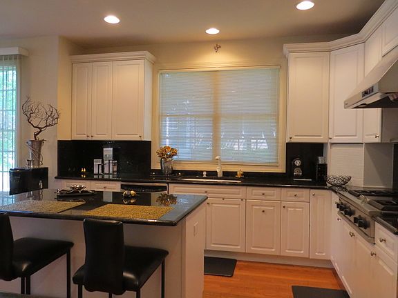 4th image of 29 Schindler Way