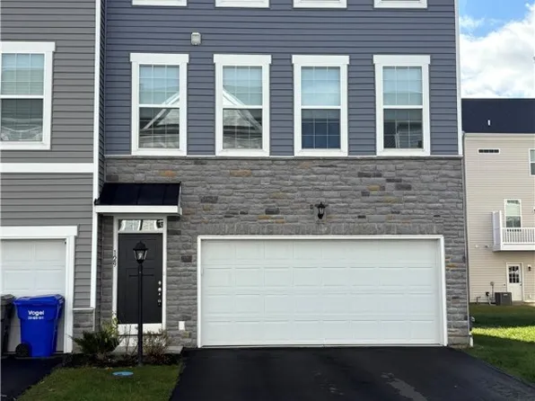 118 Affinity Dr, Harmony, PA 16037