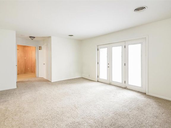 4th image of 10 Hillcrest Dr