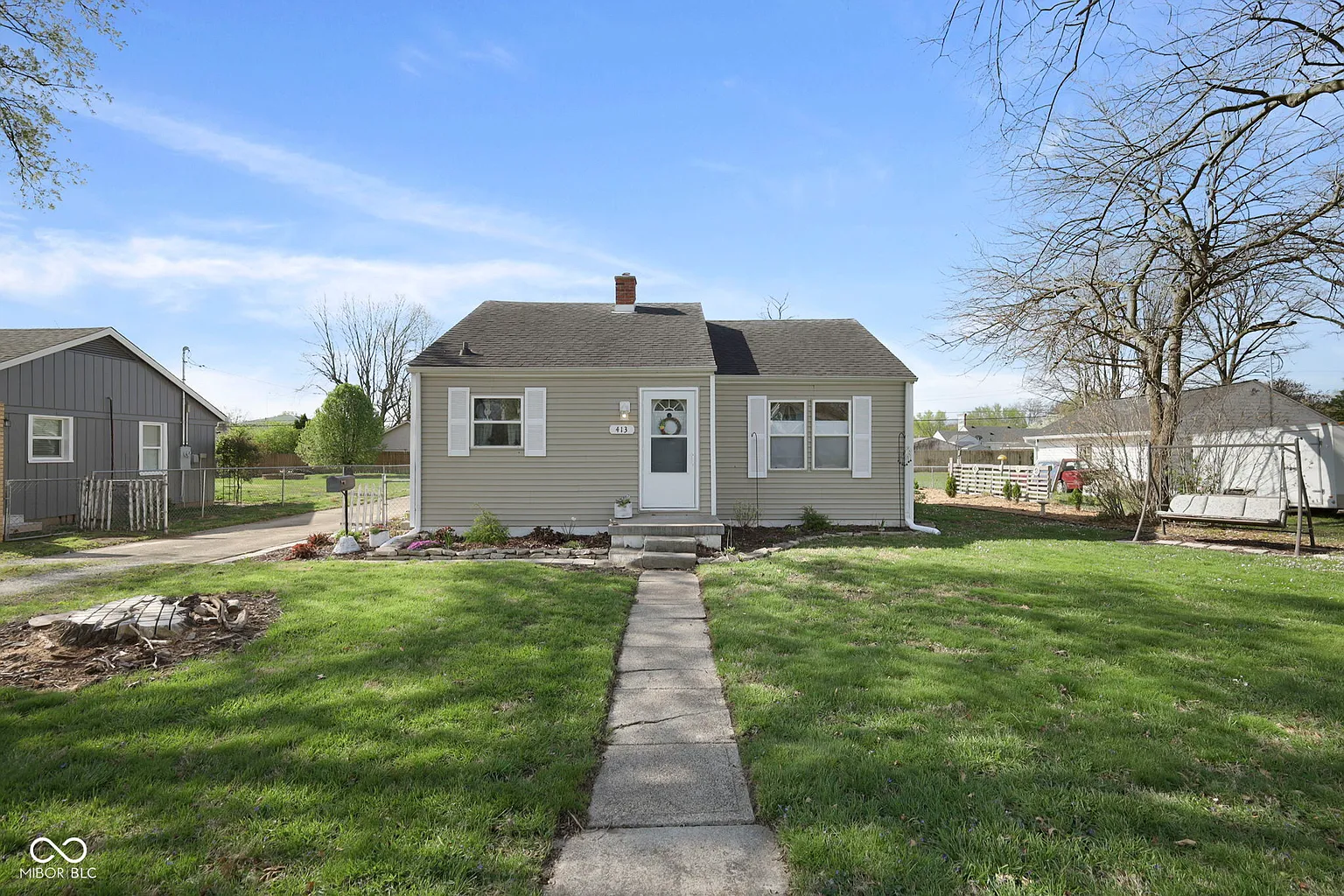 413 Vasbinder Dr photo 1