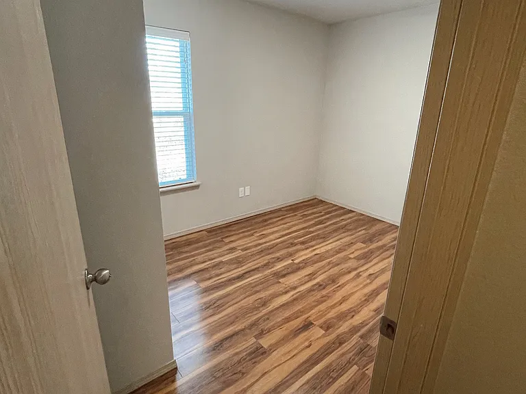 4498 W Bungalow St — Photo 10