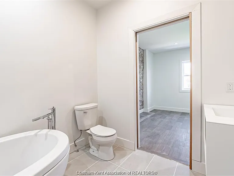 71 King St E #203 — Photo 7