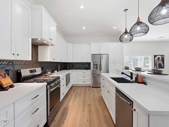 5th image of 1826 E Whitton Avenue