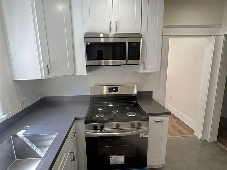 422 E Walnut — Photo 18