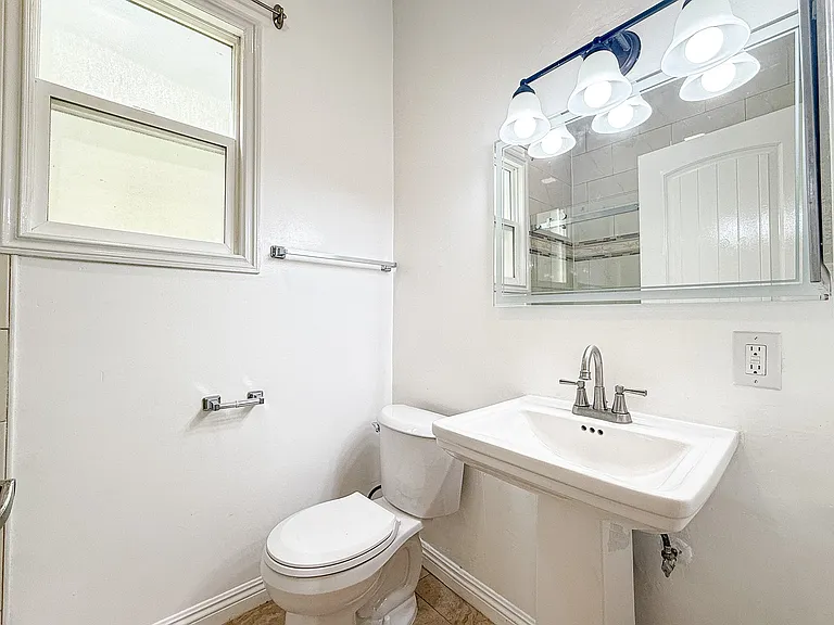 229 S Tower Dr #C — Photo 12