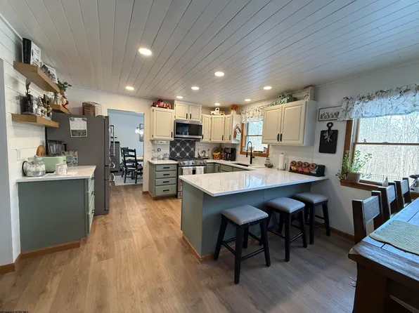 280 Deerfield Cir, Kingwood, WV 26537