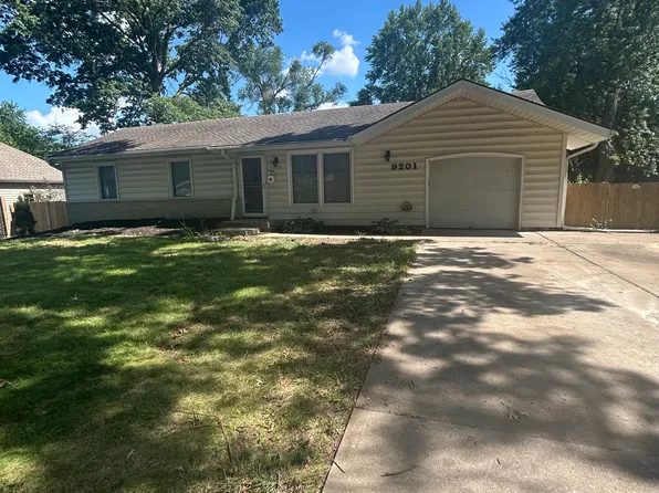 9201 W 98th Ter, Overland Park, KS 66212