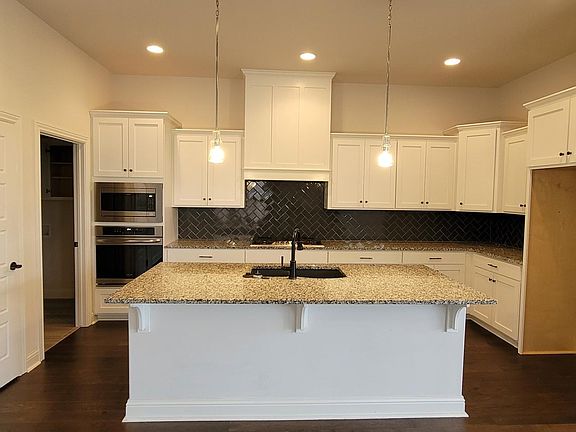 3rd image of 5107 SW Kemptown Pl