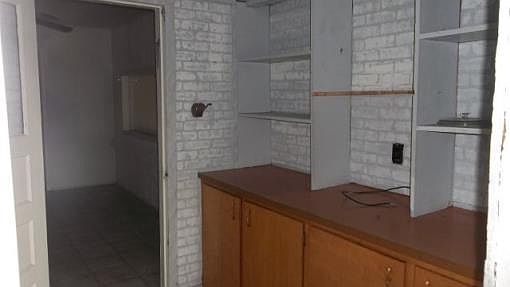 3rd image of 802 W Harvey Ave