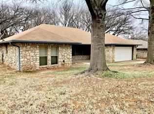 1809 Willow Creek Rd, Edmond, OK 73013