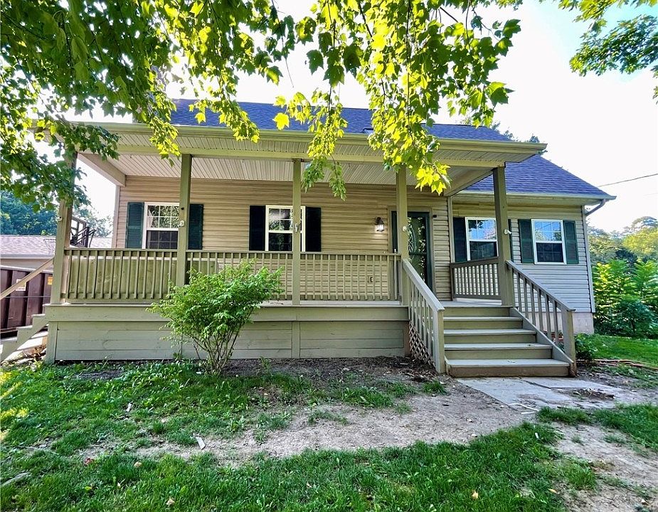 1st image of 915 Walnut Grove Dr