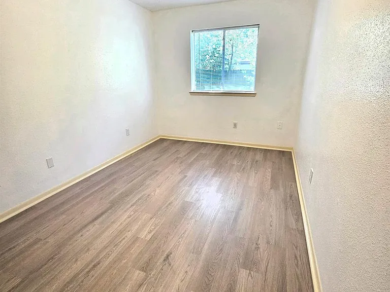 3102 E Heatherock Cir — Photo 13