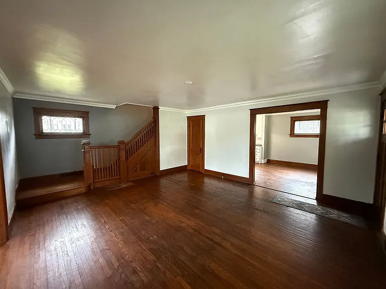 403 Englewood Ct — Photo 4