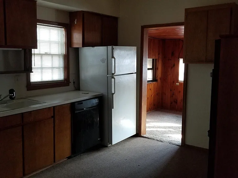 1109 W Center St — Photo 5