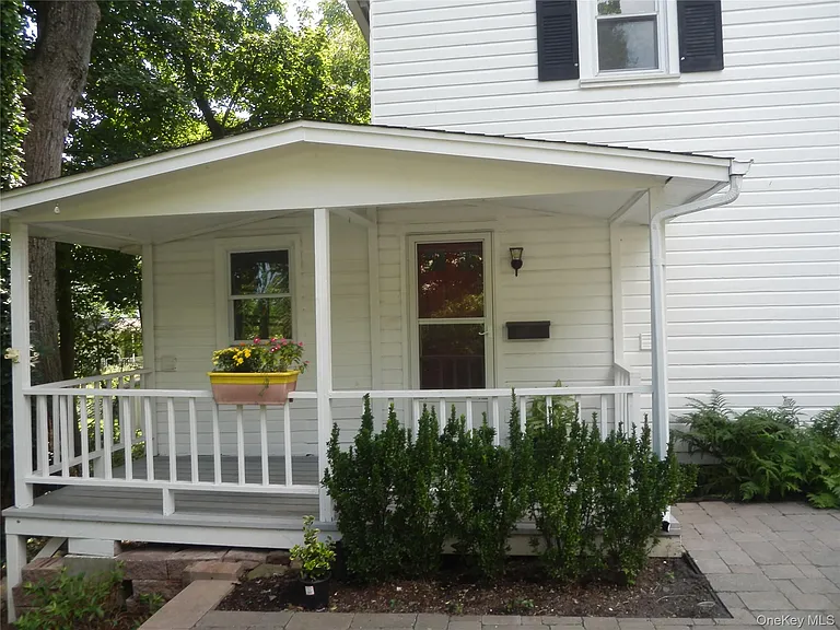 28 Strawtown Rd — Photo 3