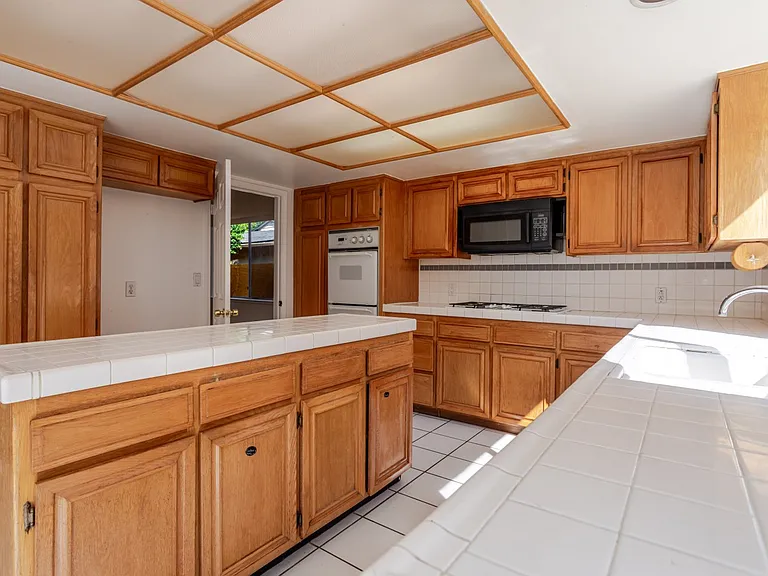 7306 Newcastle Ave — Photo 7