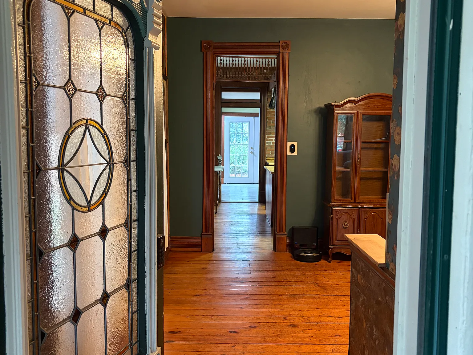 3 bed, 1.5 bath, 2112 sqft, $2,200 — Photo 3