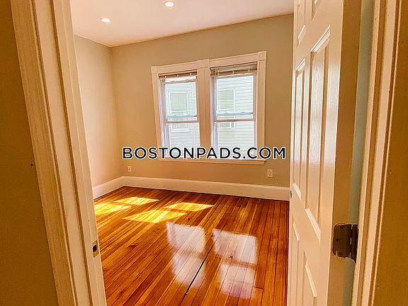 4th image of 164 Hyde Park Ave APT 3