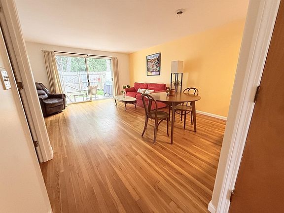 2nd image of 35 Webster Ct Unit 35