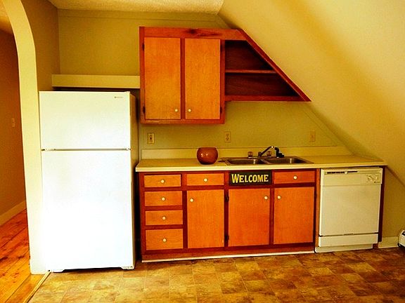 sunny, eat in kitchen