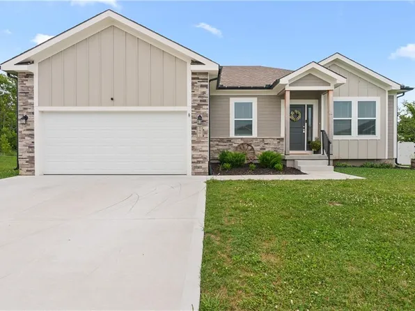 1401 SW 10th Ter, Oak Grove, MO 64075