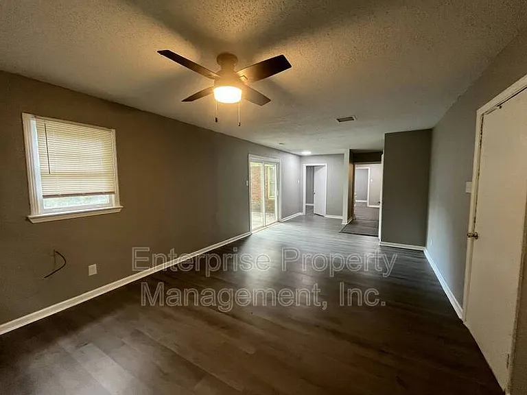 1888 Burnham Ave — Photo 2