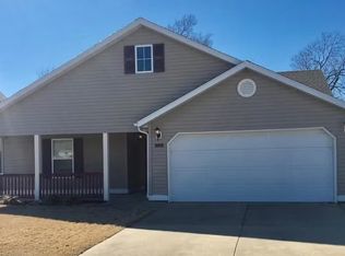 1241 S Holland Dr, Fayetteville, AR 72704