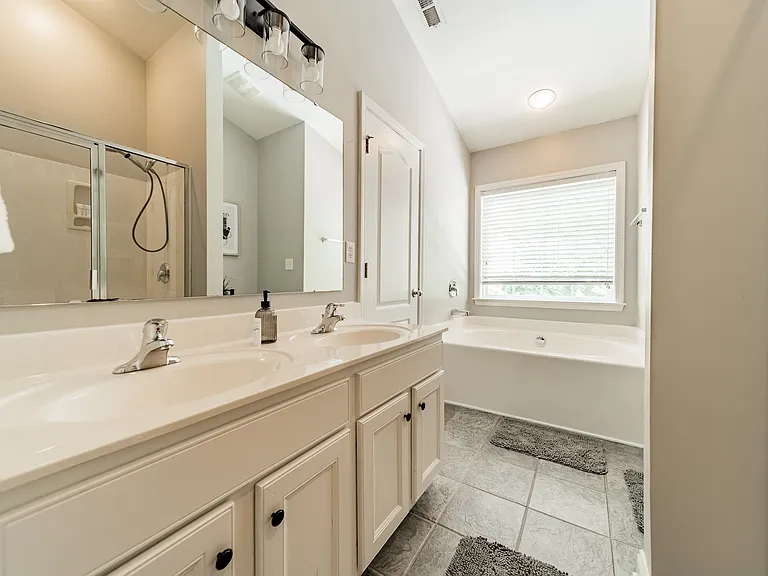419 Hurston Cir — Photo 8