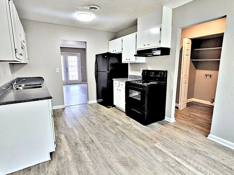 Avalon Cove Townhomes — Photo 21