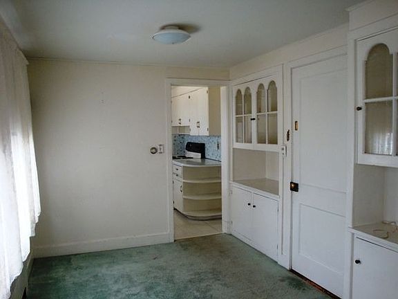 3rd image of 901 Ash St