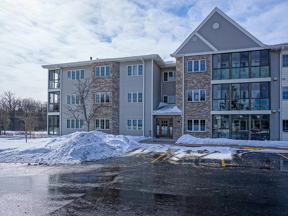 1st image of 227 Oconomowoc Pkwy