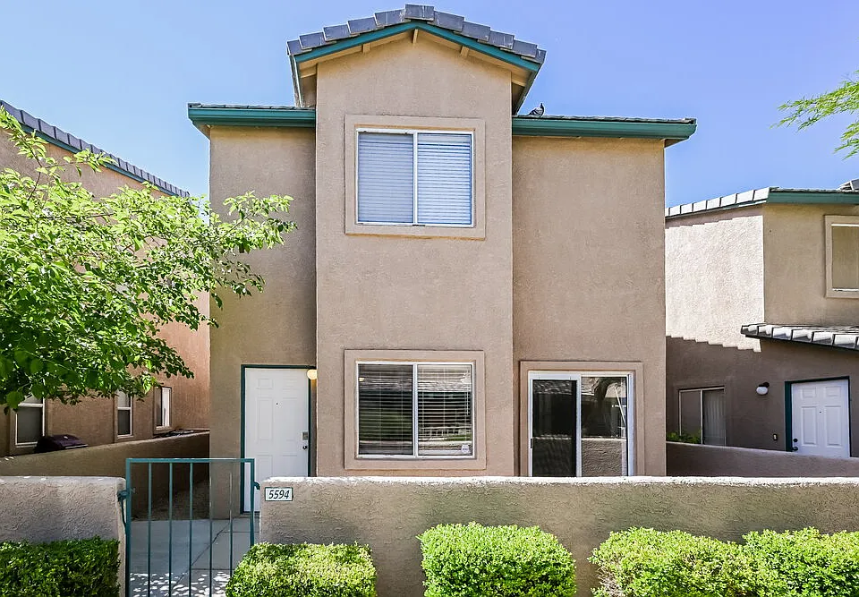 5594 Calais Ct