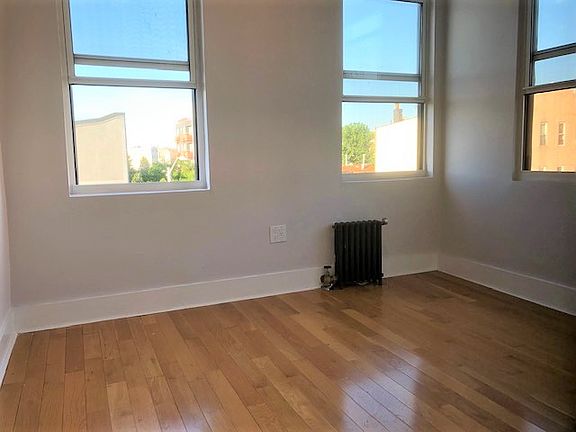 4th image of 326 Harman St APT 3R