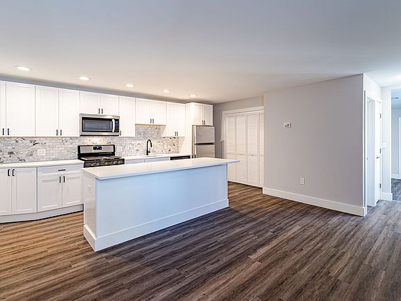 2nd image of 1411 Webb St #1415