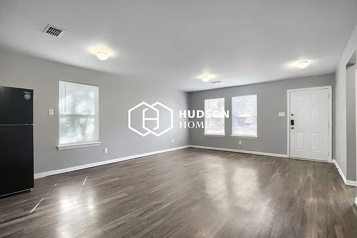 3 bed, 2.0 bath, 1090 sqft, $1,299 — Photo 4