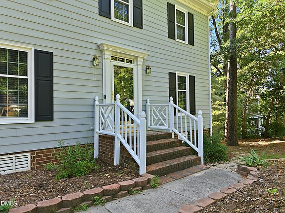 3rd image of 7 Cobbleridge Ct
