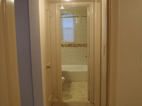 3rd image of 1222 N Meade St APT 8