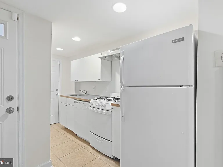 440 Delafield Pl NW — Photo 25