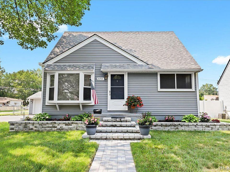 1st image of 31711 Pierce St