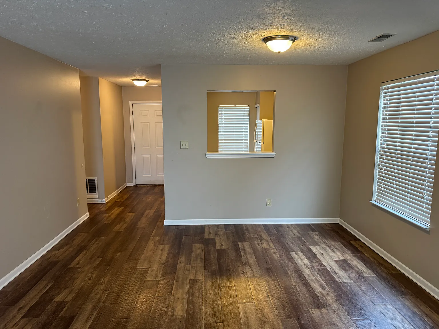 3 bed, 1196 sqft, $1,650 — Photo 4