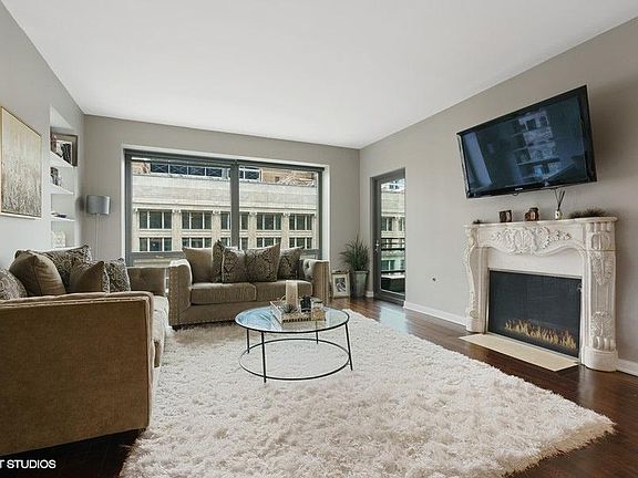 4th image of 130 N Garland Ct APT 1612