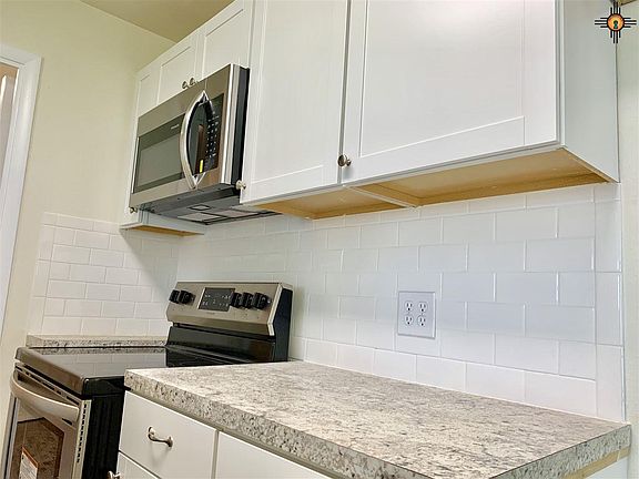 2nd image of 709 W 18th St