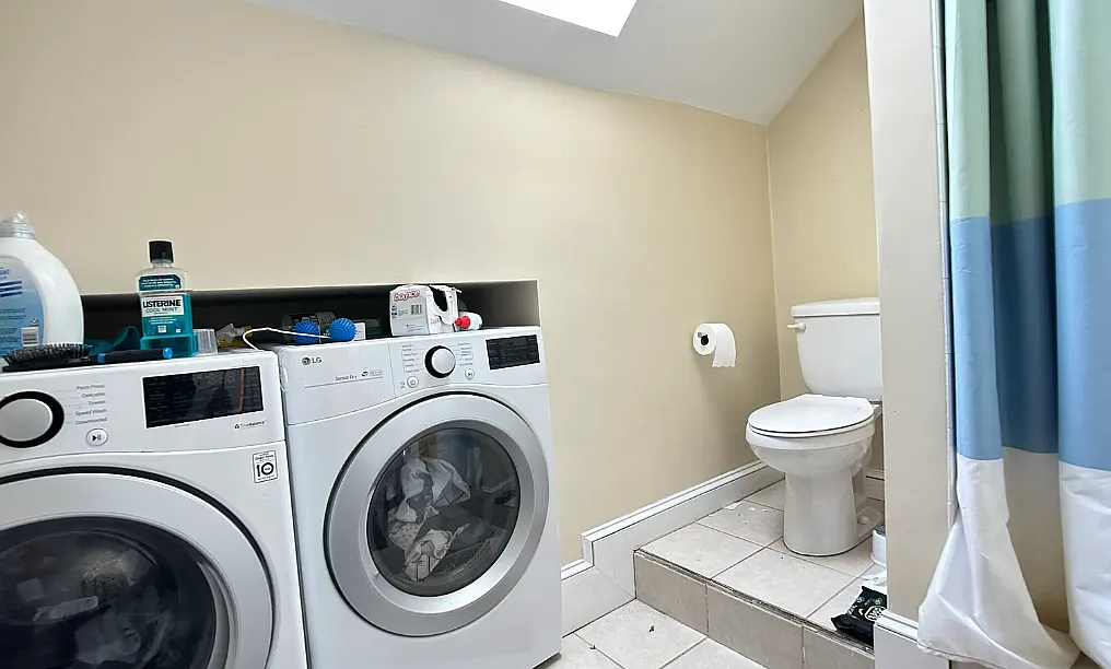 6 bed, 9999 sqft, $4,900 — Photo 3